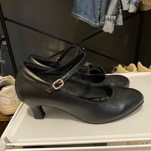 Sogebo theater character heels